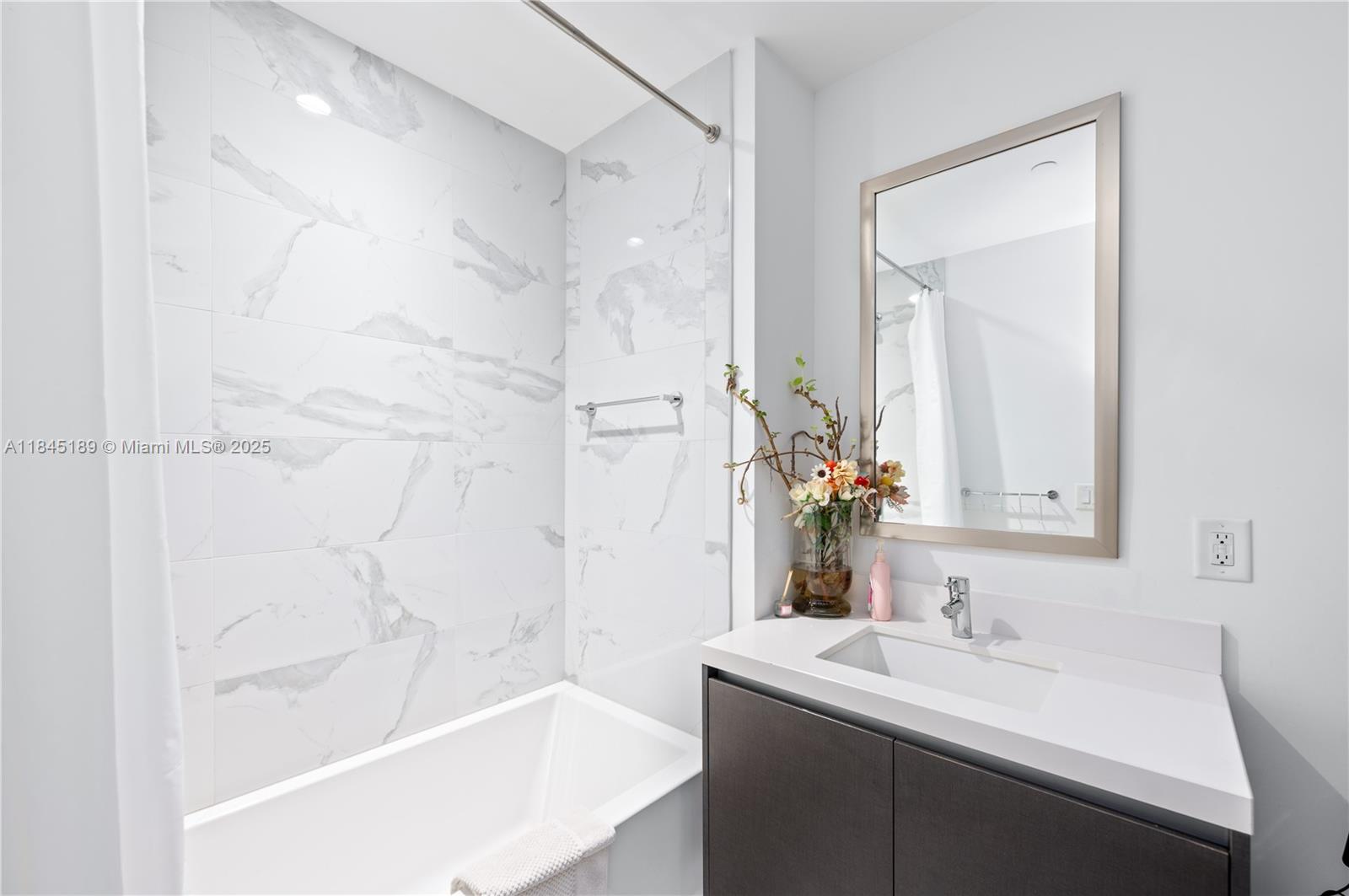 PARAMOUNT MIAMI WORLDCENT - Residential