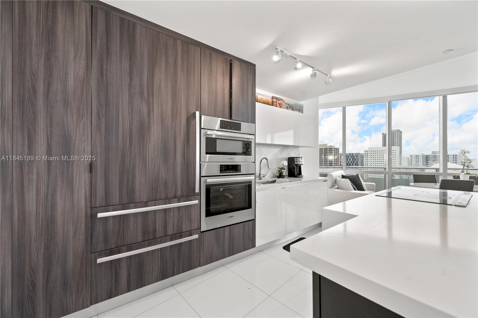 PARAMOUNT MIAMI WORLDCENT - Residential