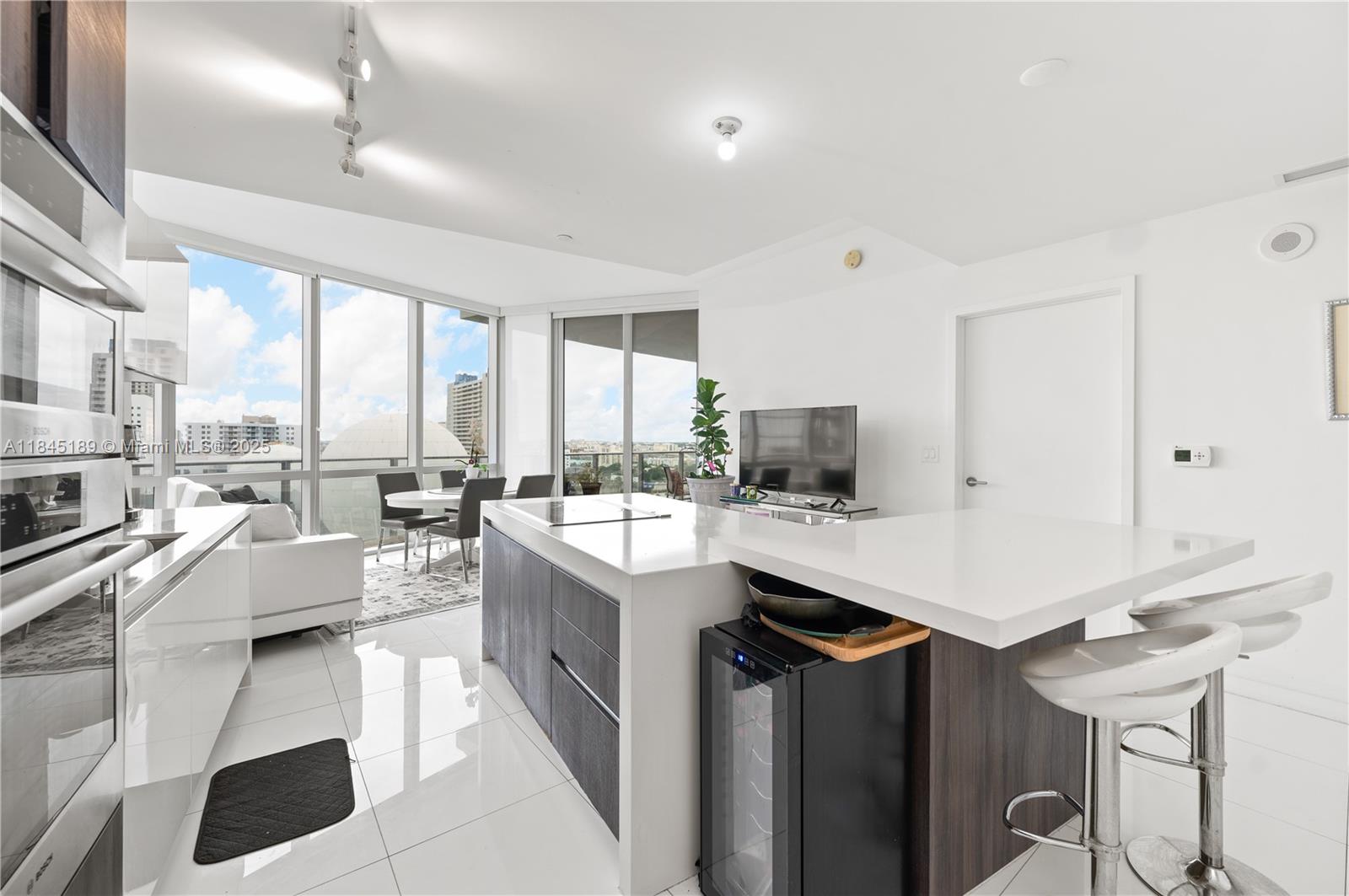 PARAMOUNT MIAMI WORLDCENT - Residential