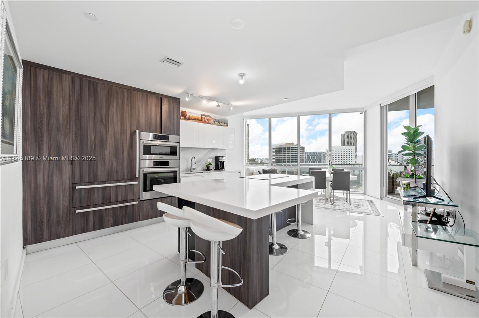 PARAMOUNT MIAMI WORLDCENT - Residential