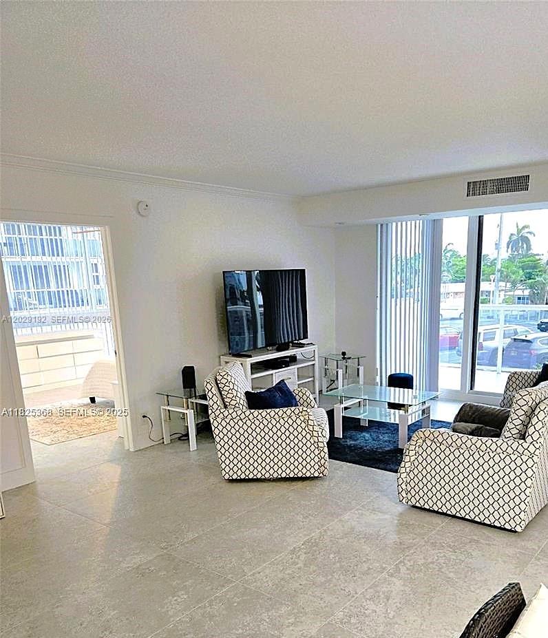 EMBASSY TOWER II INC COND - Residential Lease
