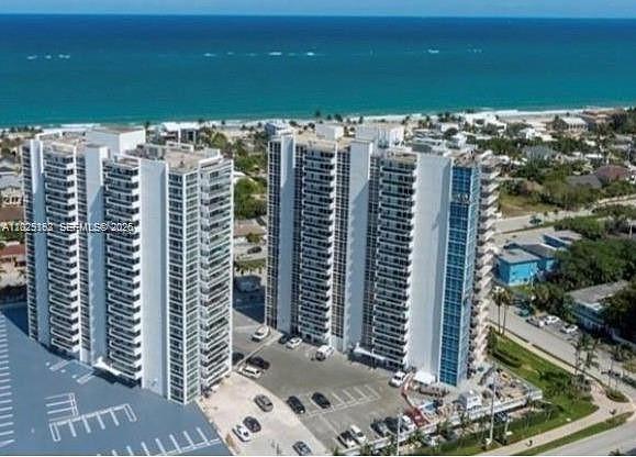 EMBASSY TOWER II INC COND - Residential Lease