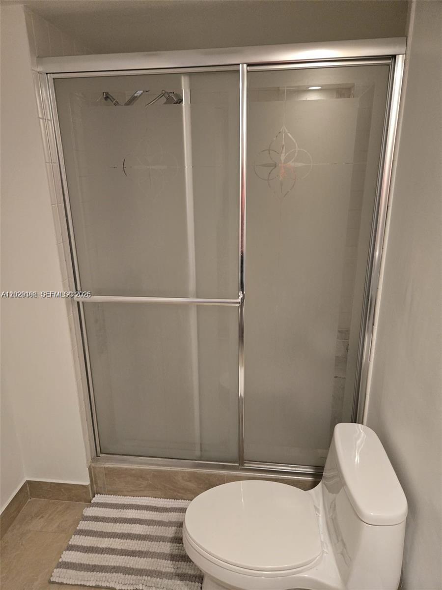 EMBASSY TOWER II INC COND - Residential Lease