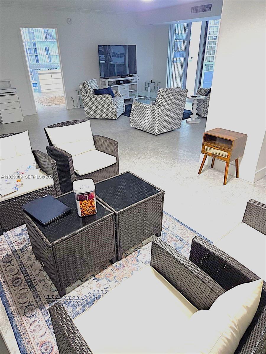 EMBASSY TOWER II INC COND - Residential Lease