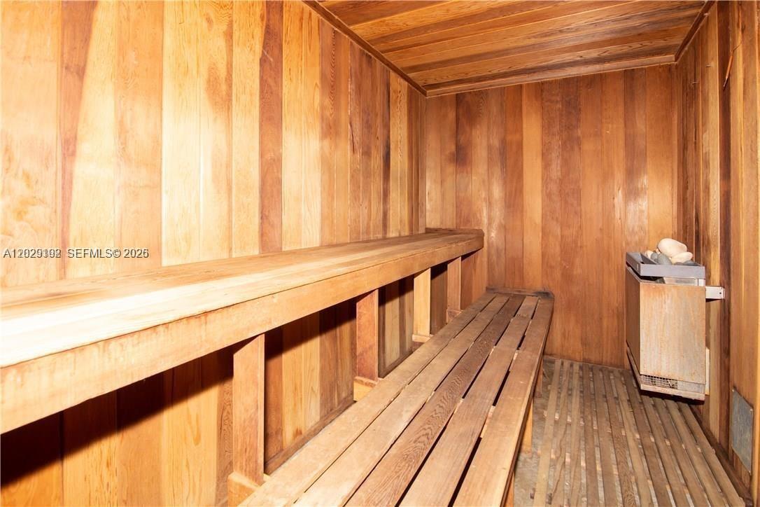 EMBASSY TOWER II INC COND - Residential Lease