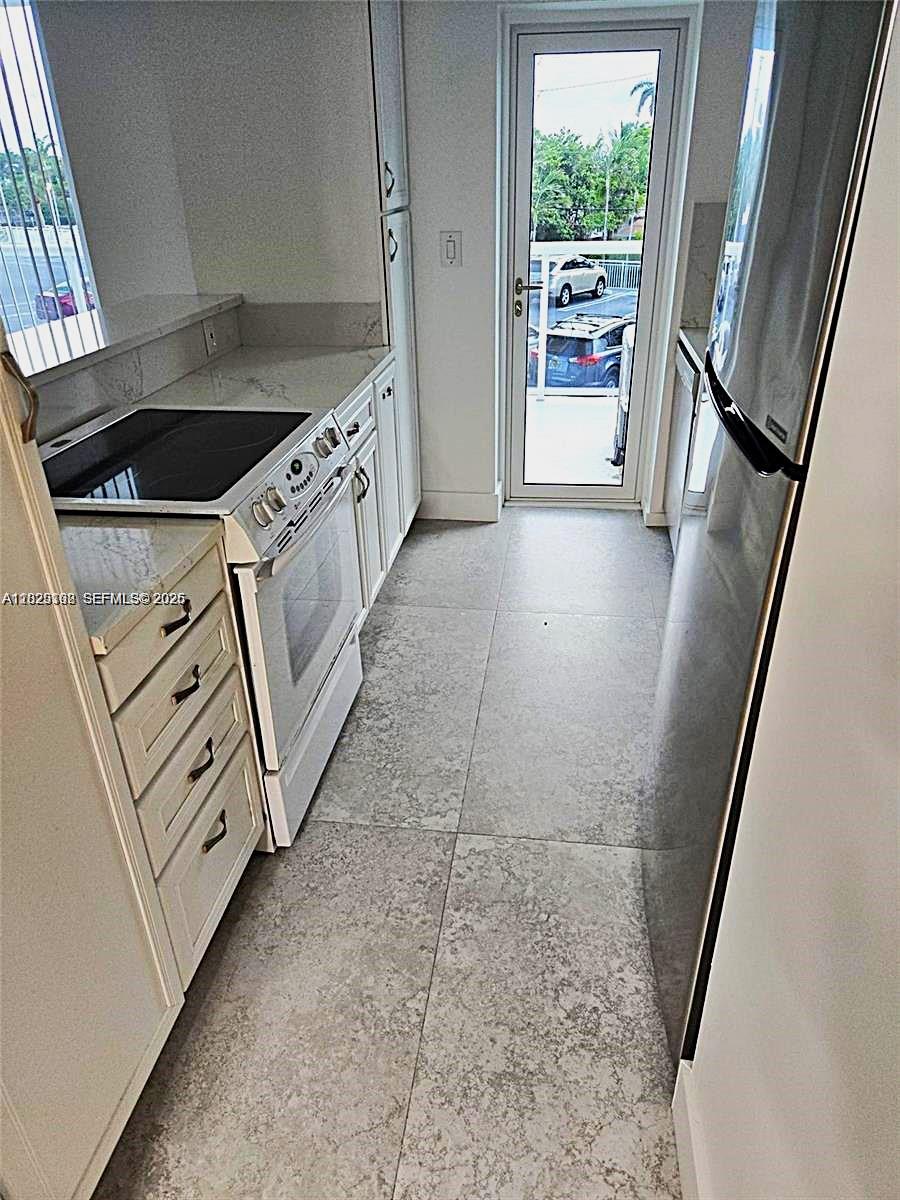 EMBASSY TOWER II INC COND - Residential Lease