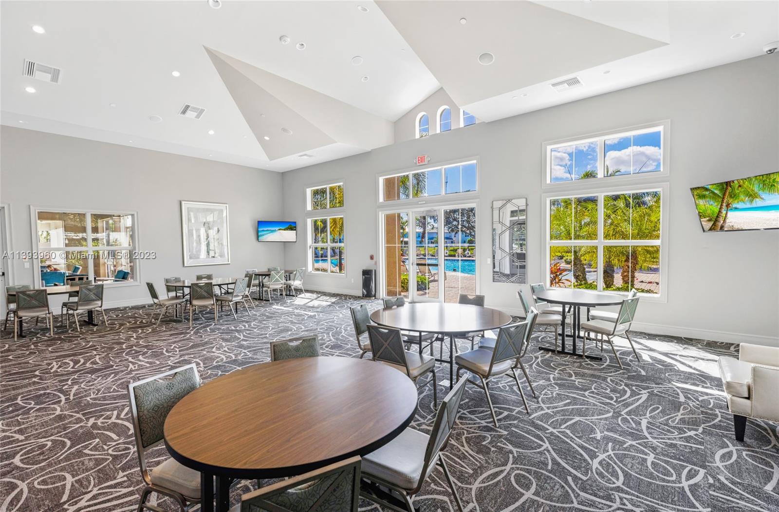 HILLCREST COUNTRY CLUB NO - Residential