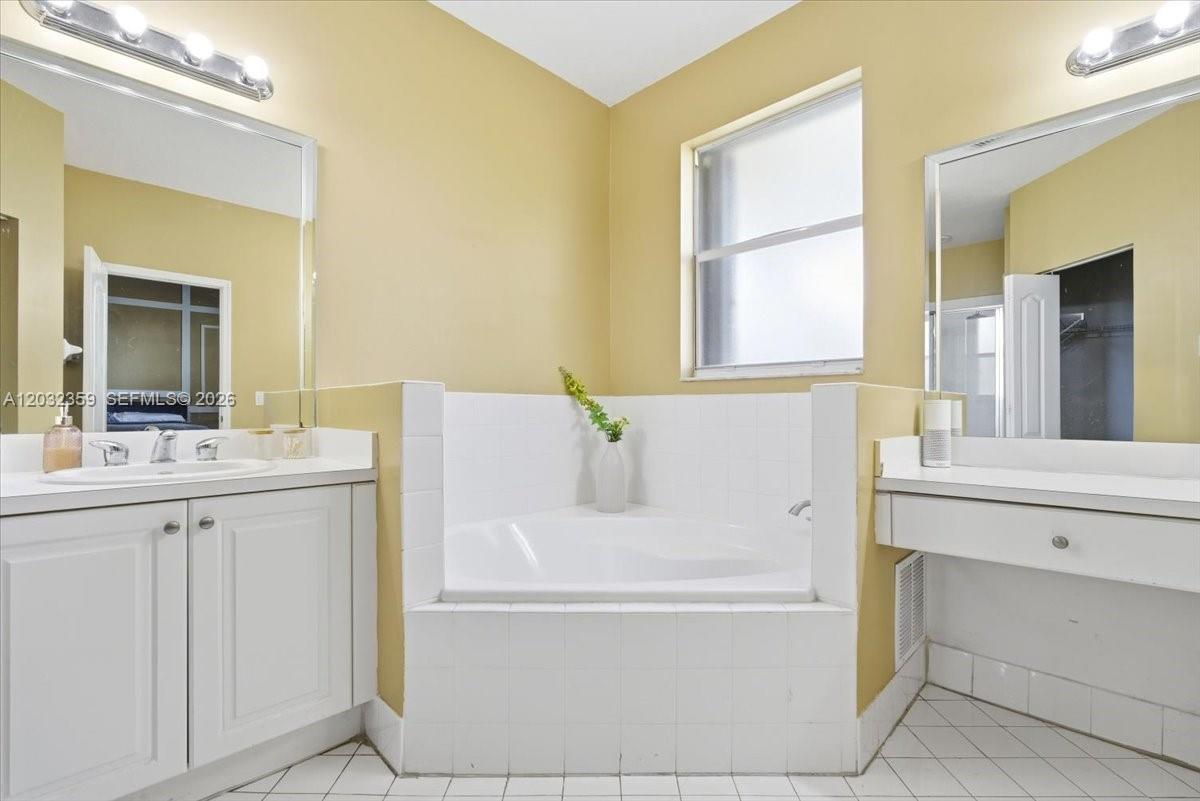 AB AT TAMIAMI TRAIL PHASE - Residential