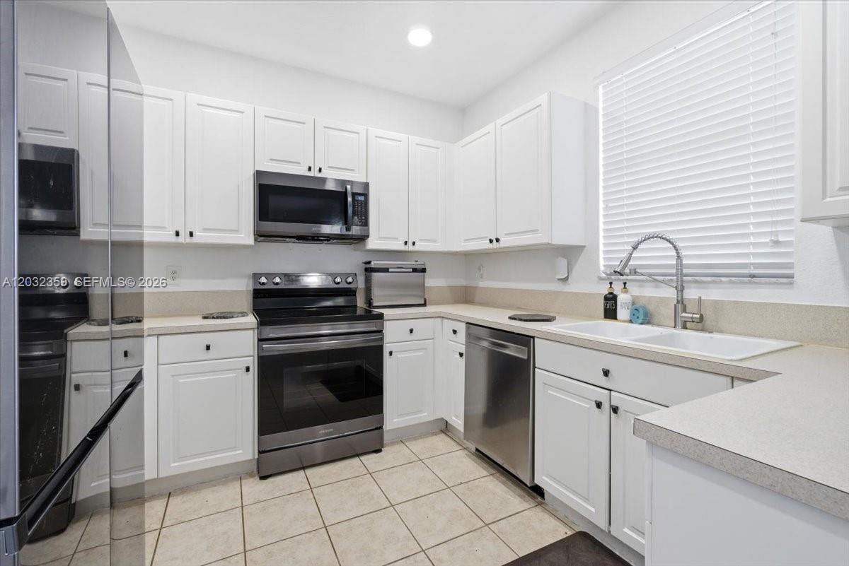 AB AT TAMIAMI TRAIL PHASE - Residential