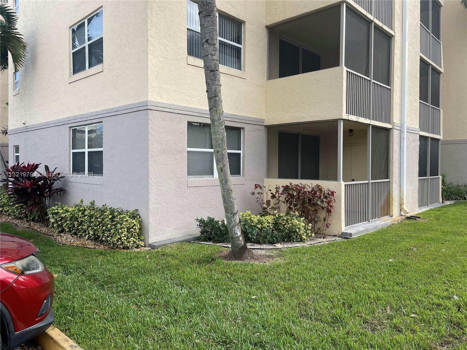 LAS VISTAS AT DORAL CONDO - Residential