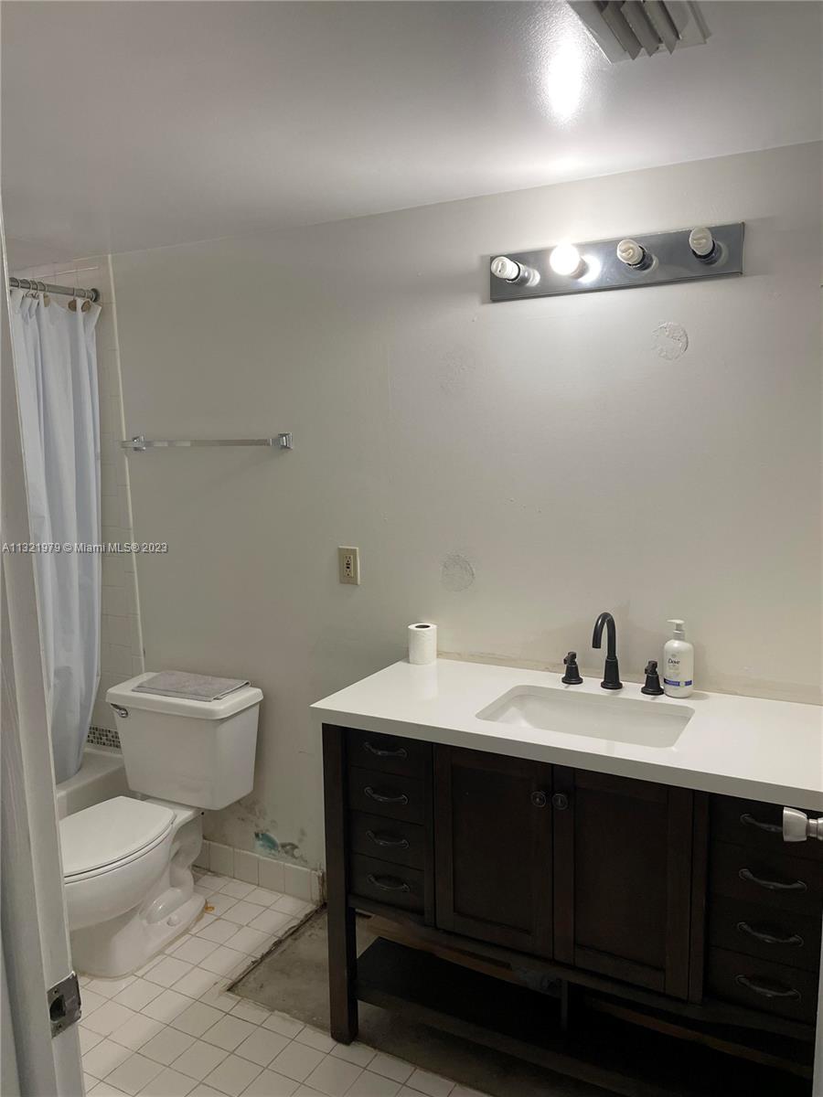 LAS VISTAS AT DORAL CONDO - Residential