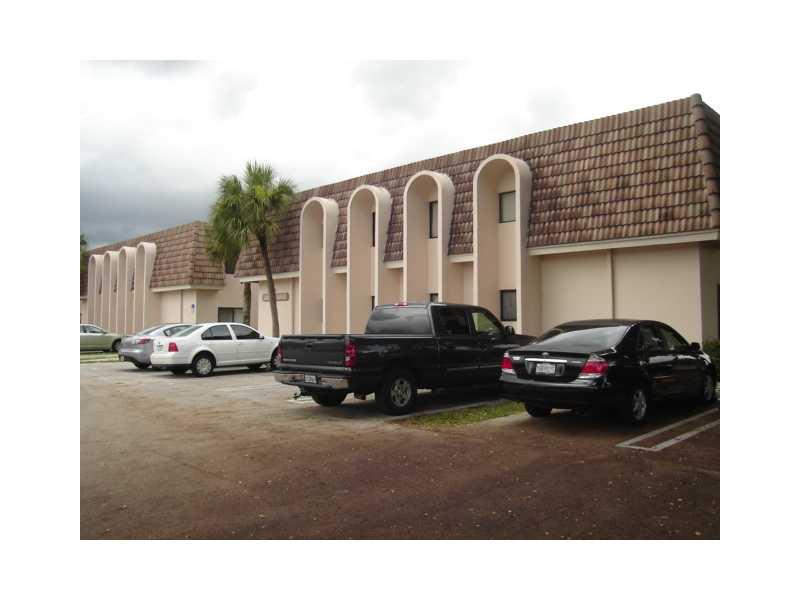 Freshly painted , 2/1 in Coral Springs , close to shopping , bus , coral springs school district