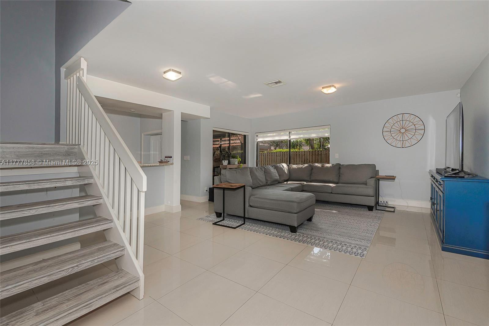 LAKEVIEW COURTS - Residential