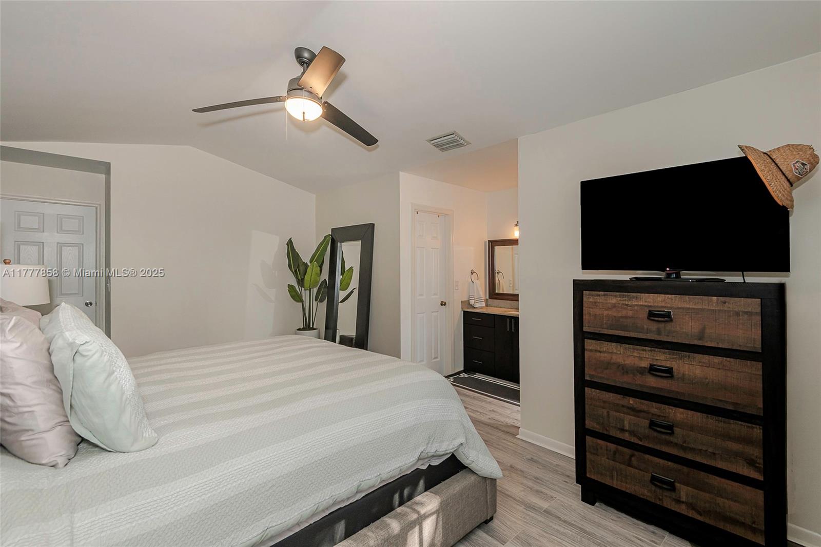 LAKEVIEW COURTS - Residential