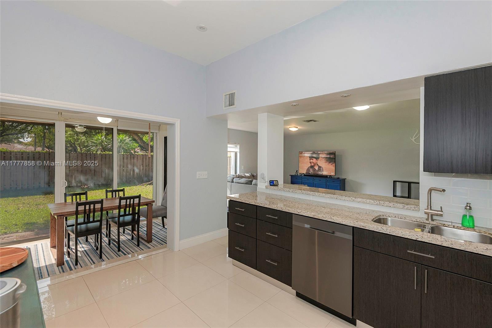 LAKEVIEW COURTS - Residential