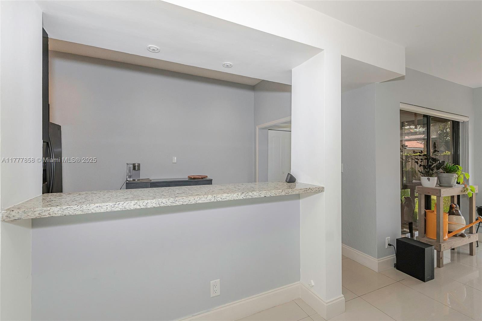 LAKEVIEW COURTS - Residential