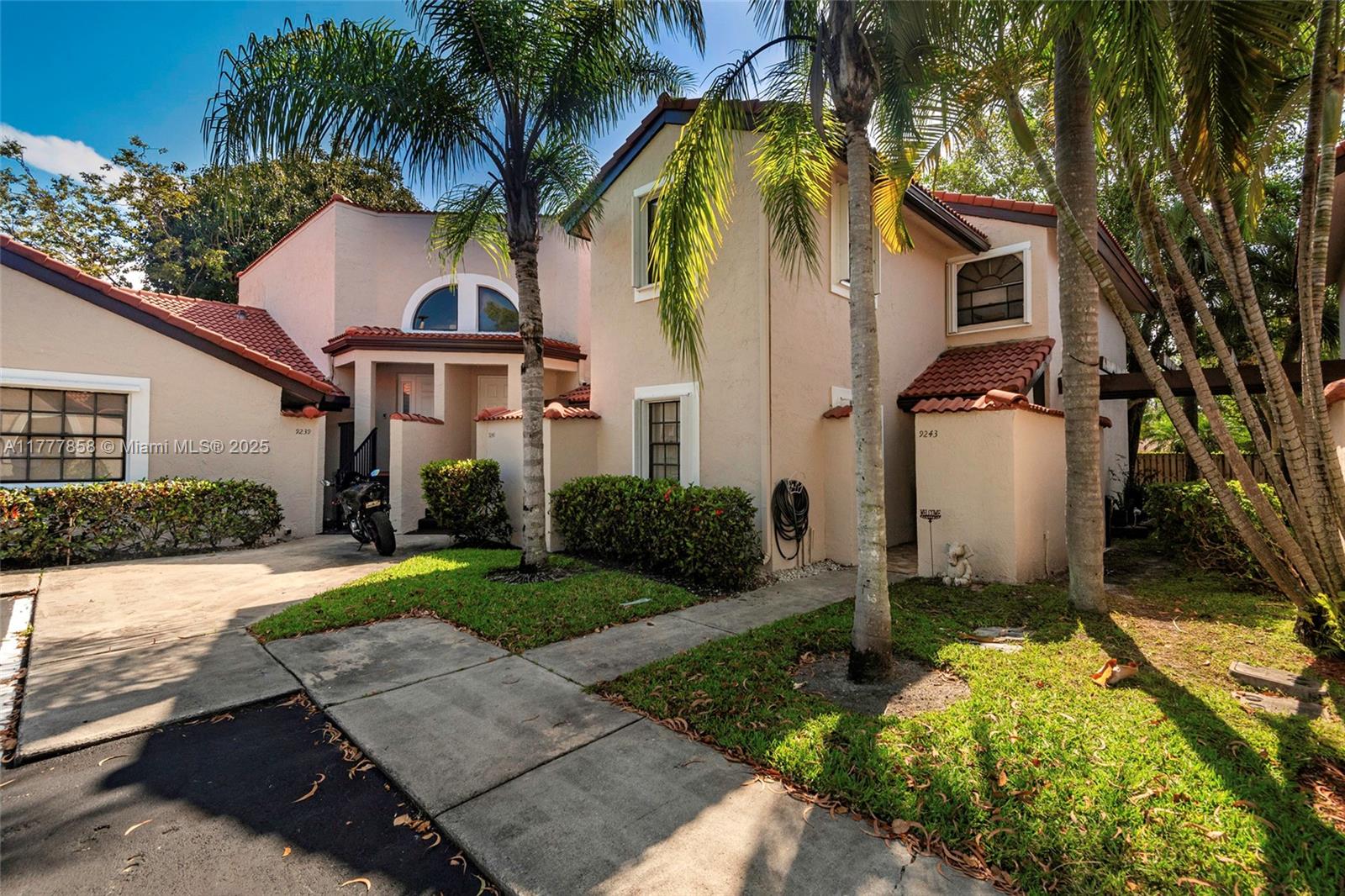 LAKEVIEW COURTS - Residential