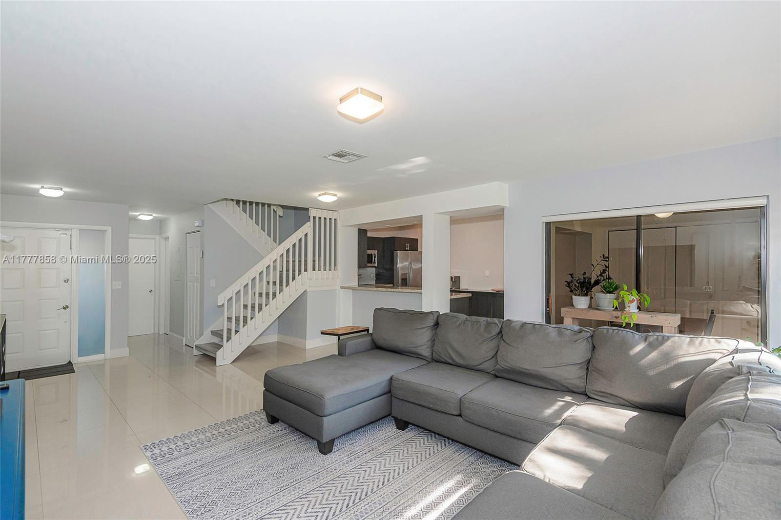 LAKEVIEW COURTS - Residential