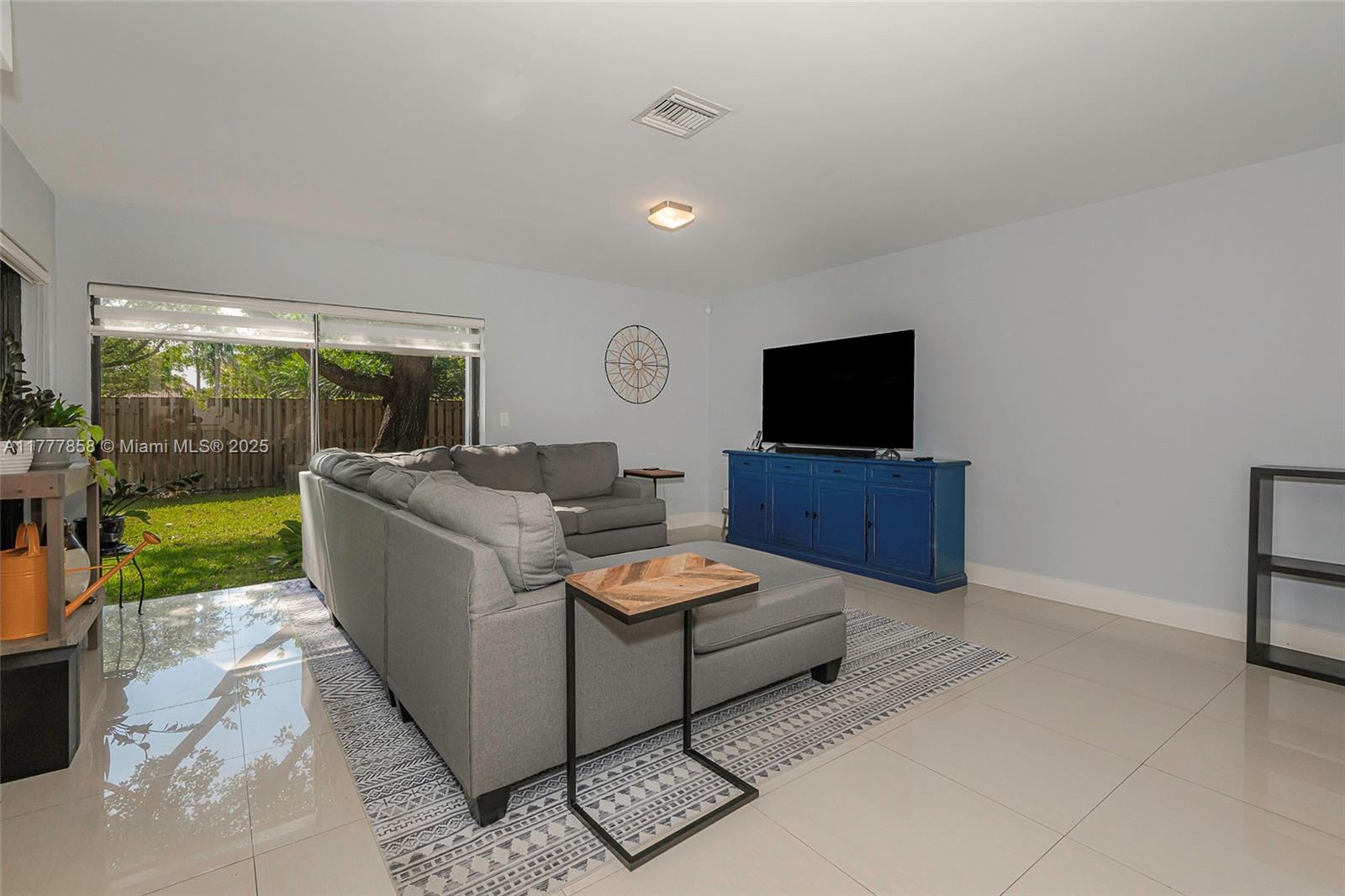 LAKEVIEW COURTS - Residential