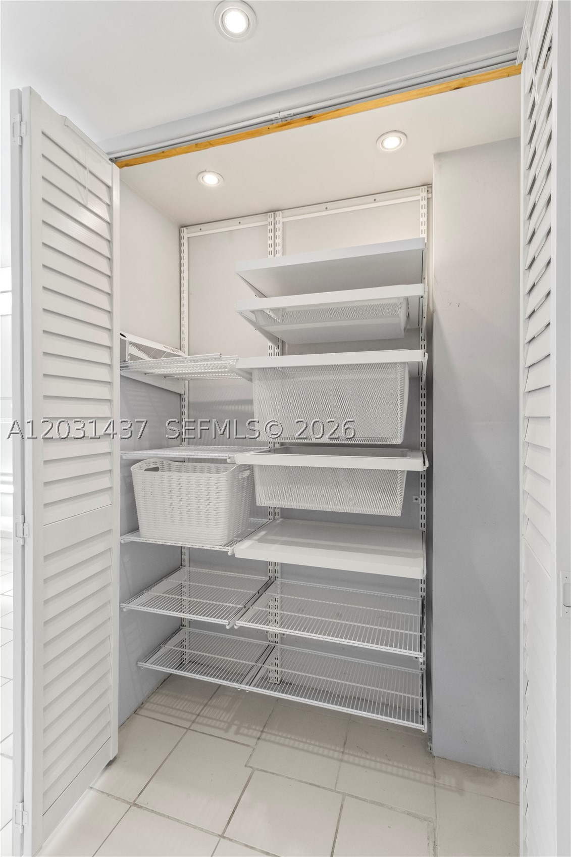 BAYSHORE PLACE CONDO - Residential
