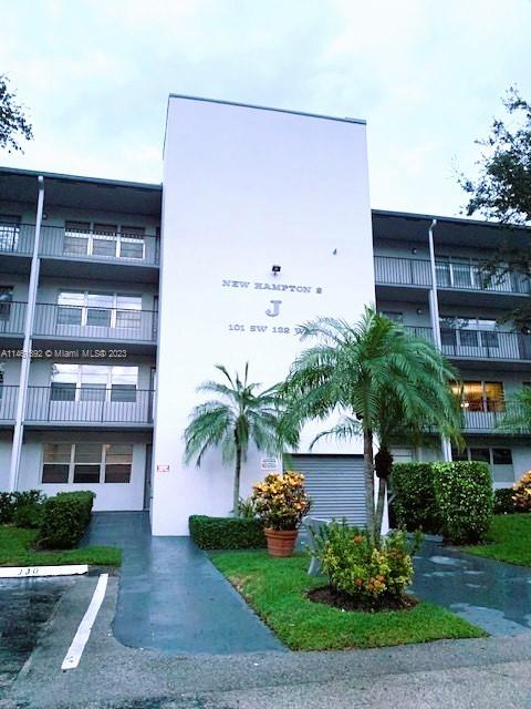 NEW HAMPTON AT CENTURY VI - Residential Lease