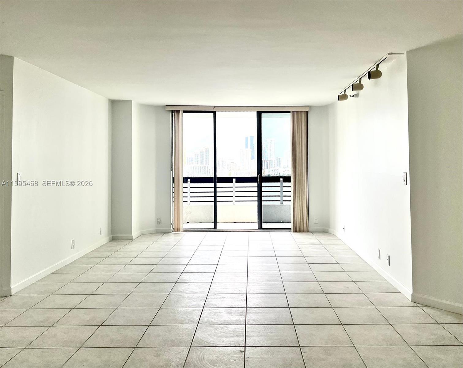 MYSTIC POINTE TOWER 500 C - Residential