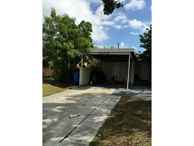 COZY 3 BEDROOM 2 BATHROOM. HOUSE HAS NEWER KITCHEN, NEWER AC, BACKYARD, AND IS MINUTES TO I95 AND US1.