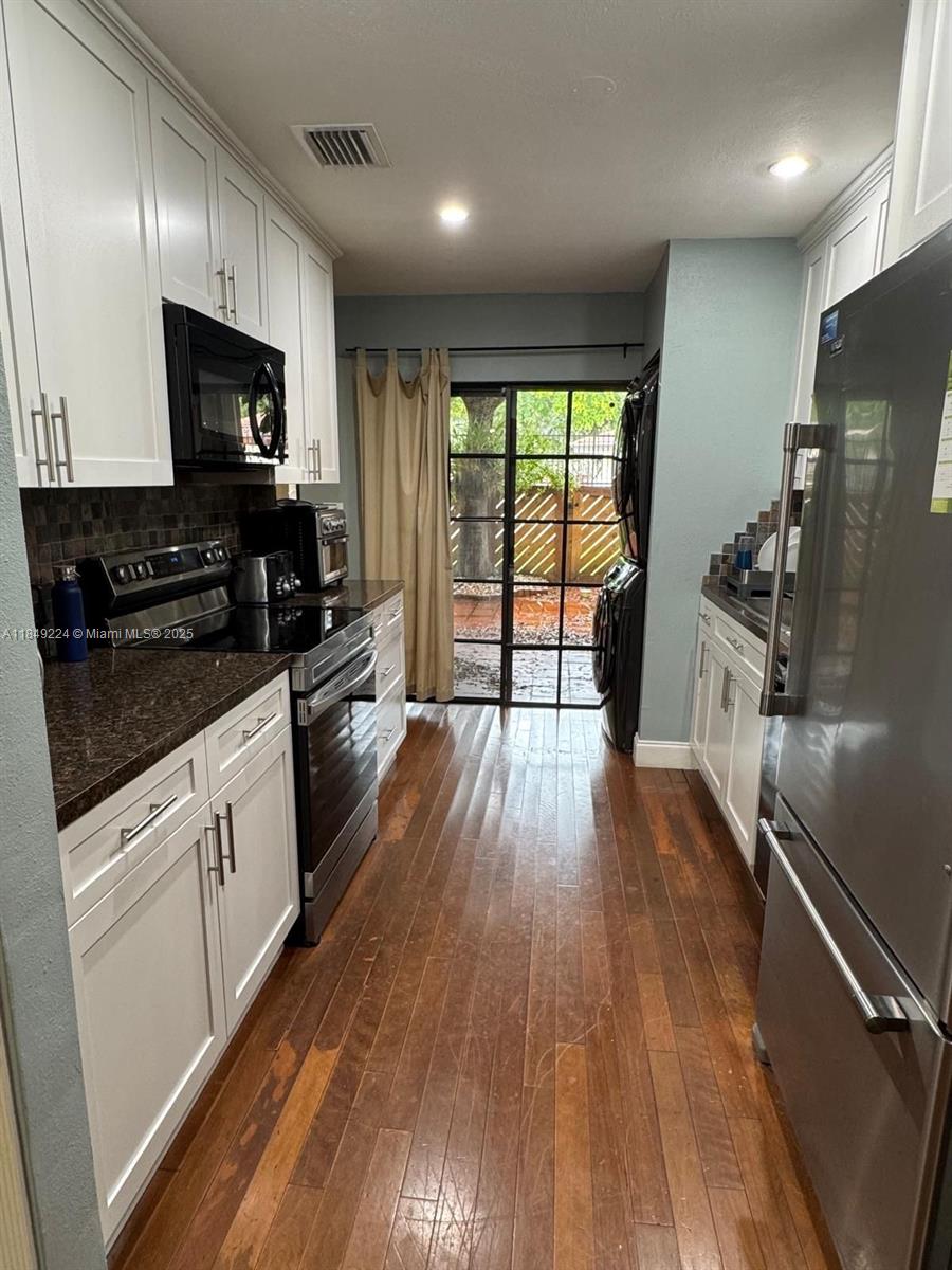 KENLAND COURT - Residential Lease