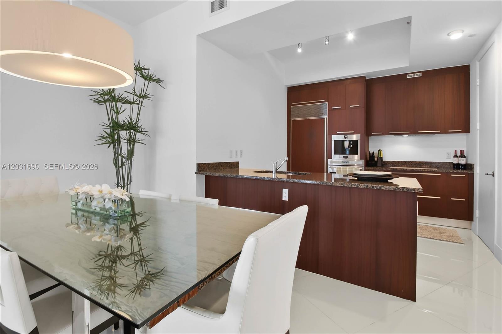 TDR TOWER III CONDO - Residential