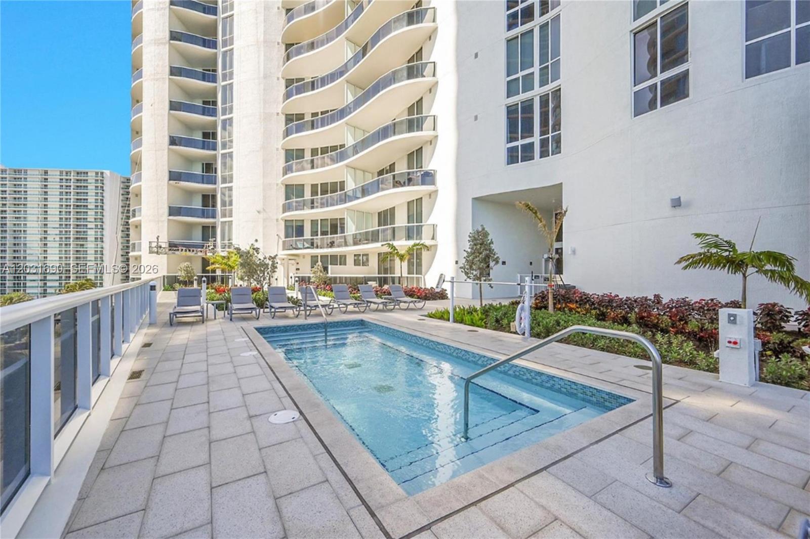 TDR TOWER III CONDO - Residential