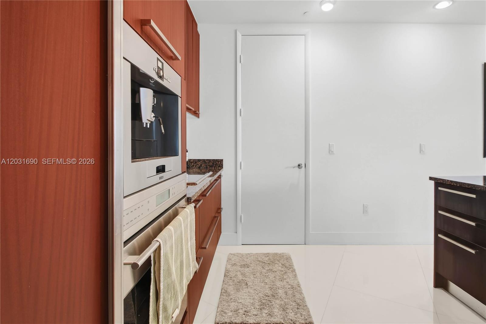 TDR TOWER III CONDO - Residential