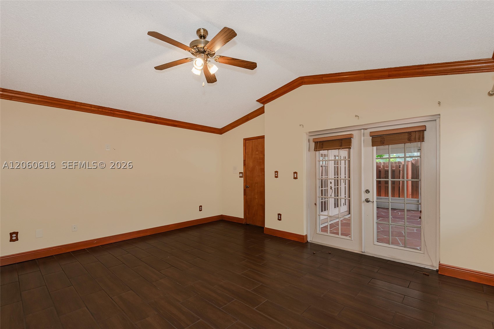 WOODS LAKE - Residential