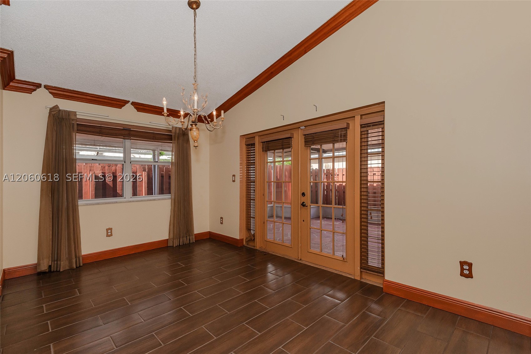 WOODS LAKE - Residential