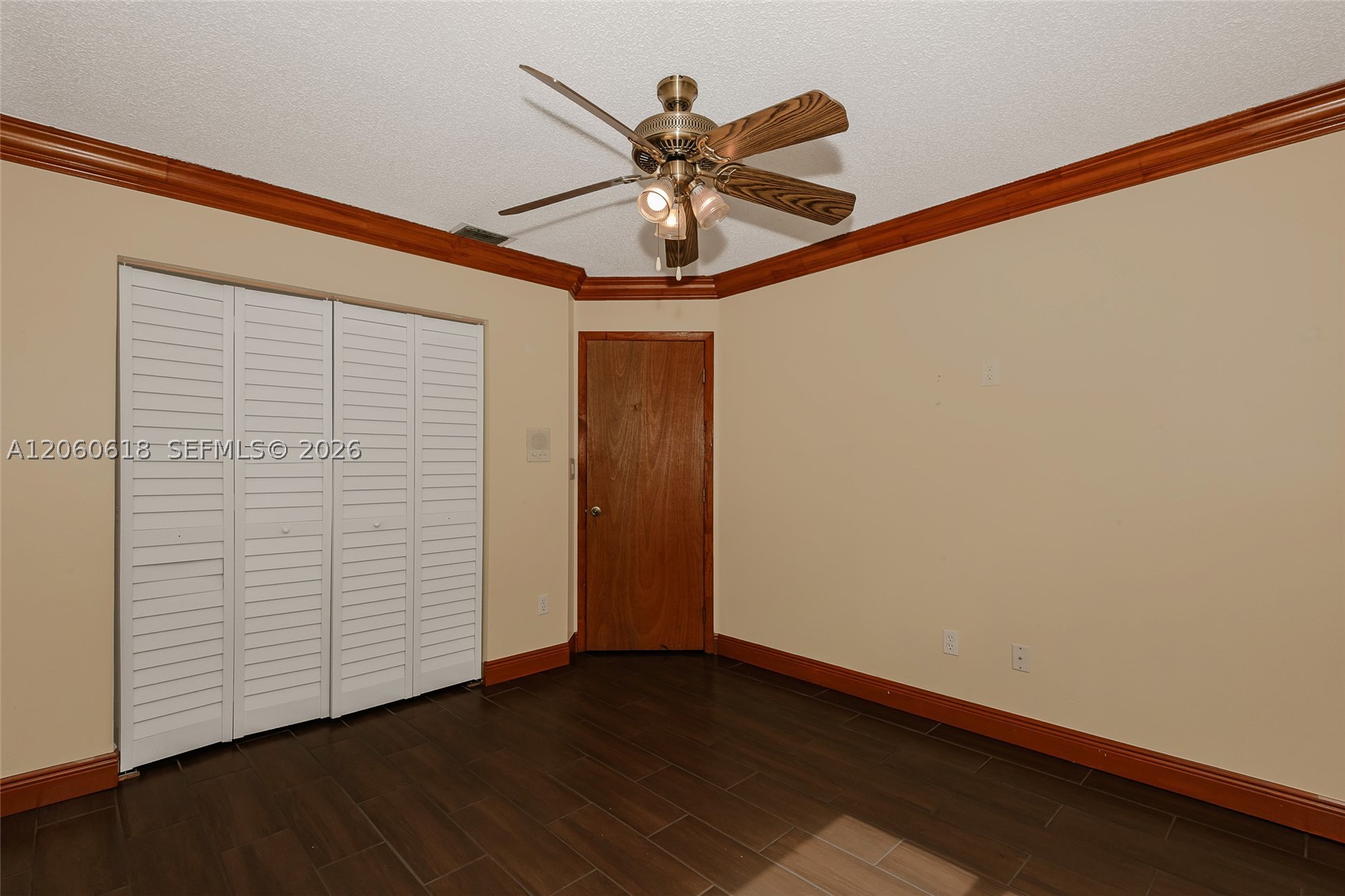 WOODS LAKE - Residential