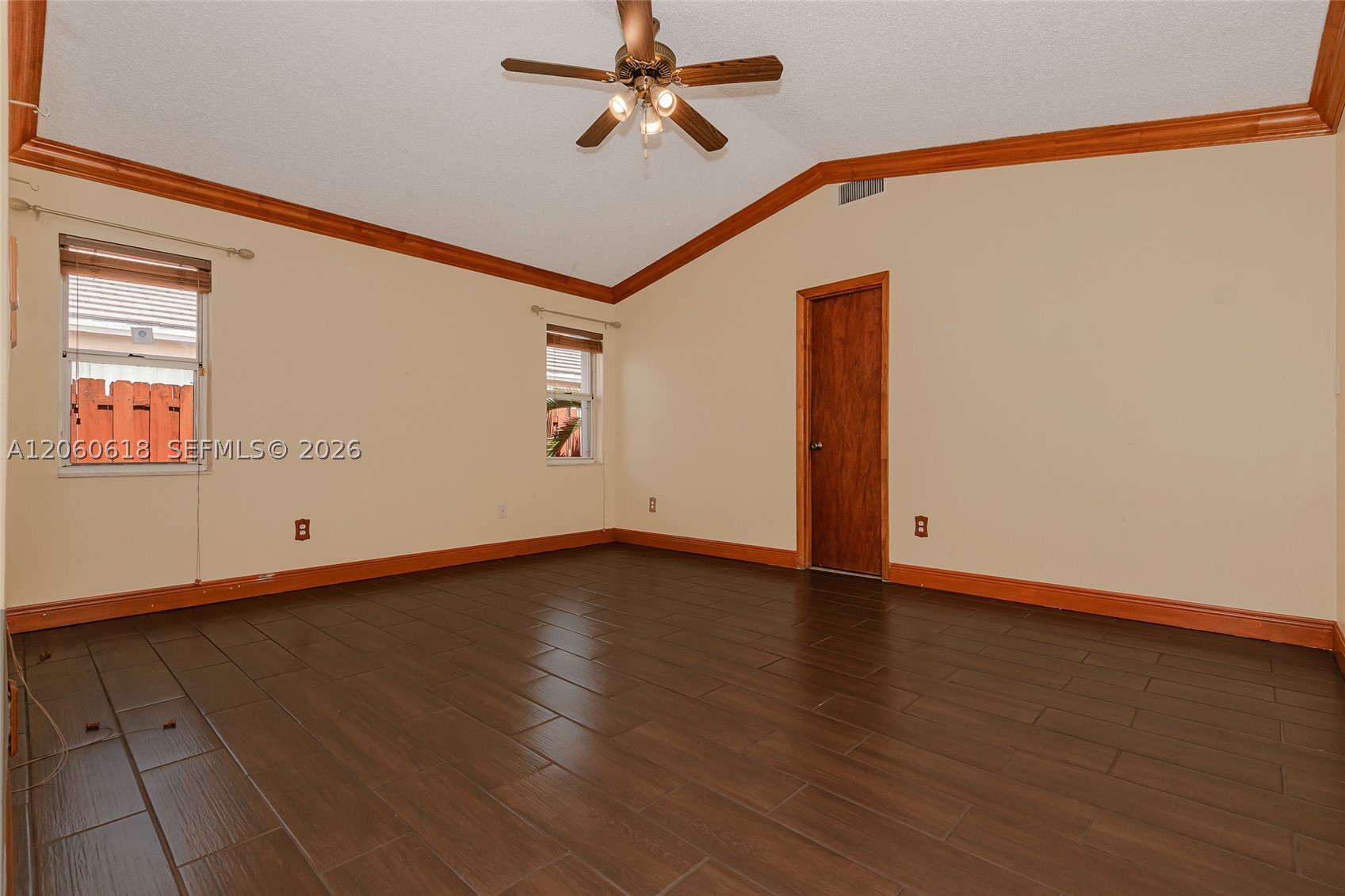 WOODS LAKE - Residential
