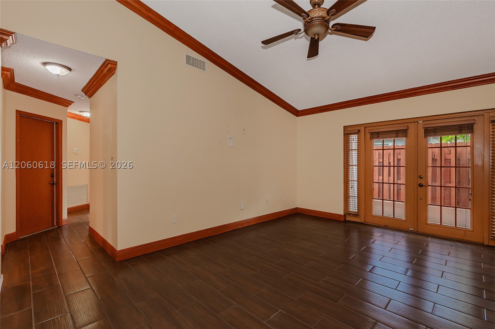 WOODS LAKE - Residential