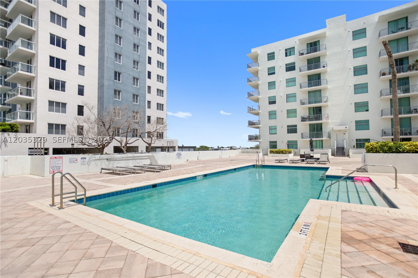 Hollywood Station - Residential