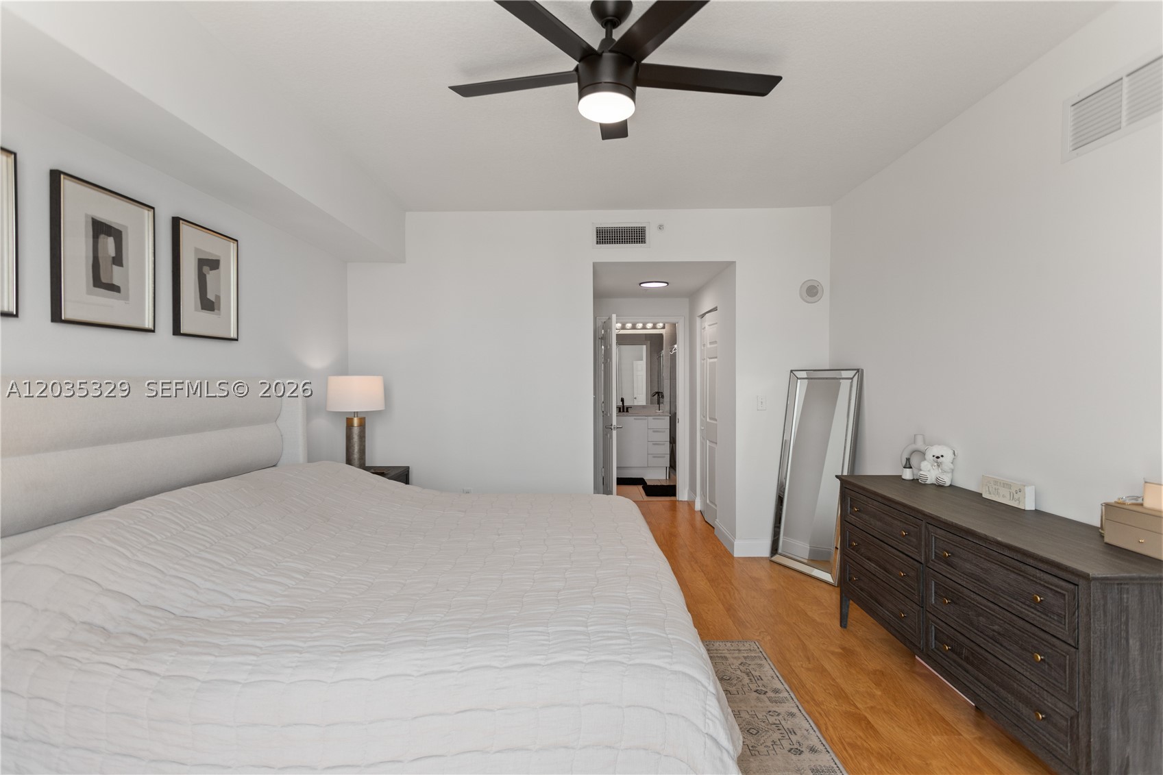 Hollywood Station - Residential