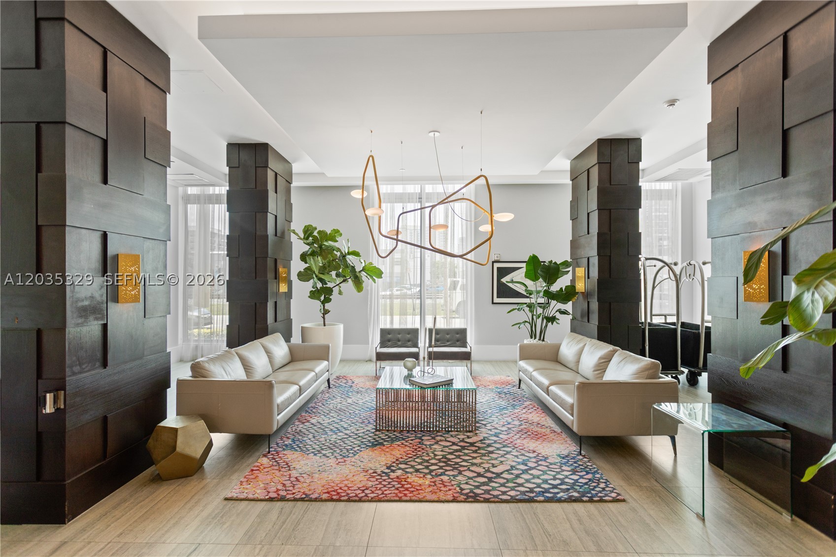 Hollywood Station - Residential