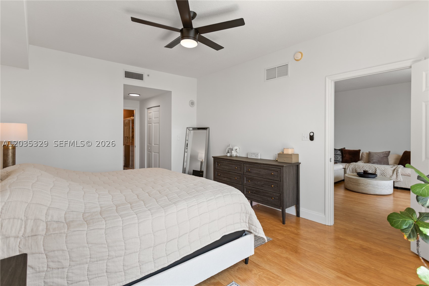 Hollywood Station - Residential