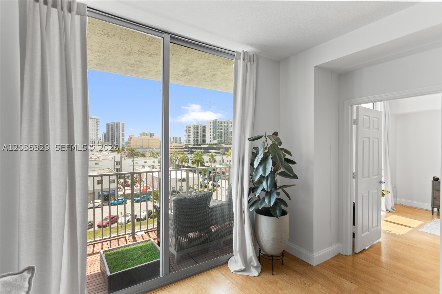 Hollywood Station - Residential