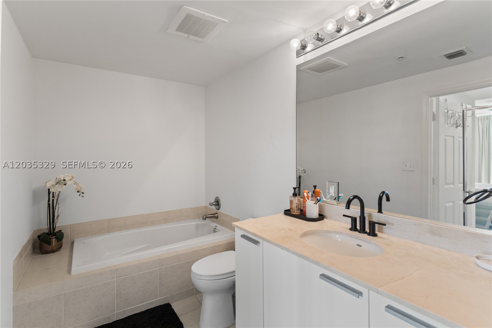 Hollywood Station - Residential