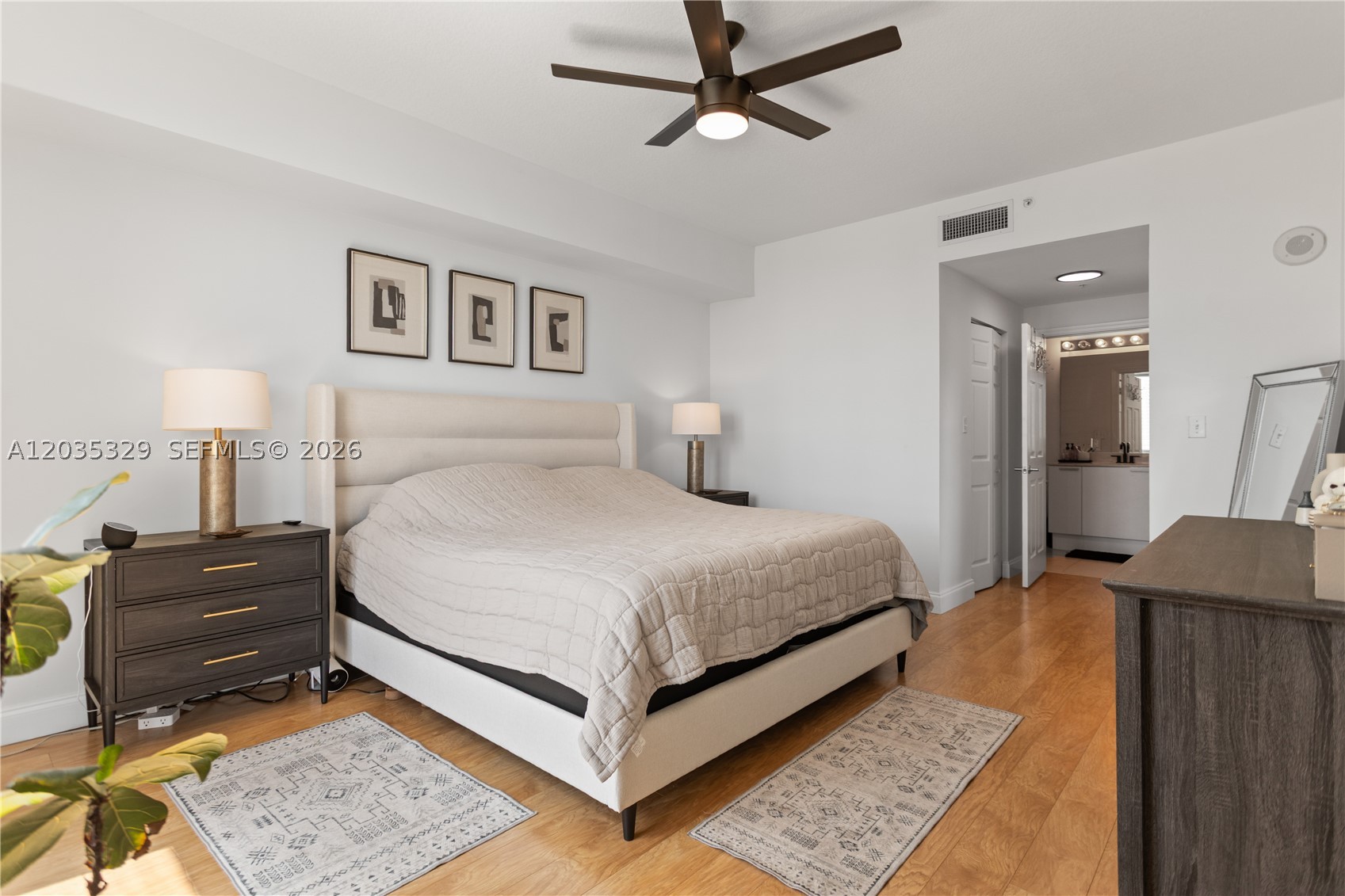 Hollywood Station - Residential