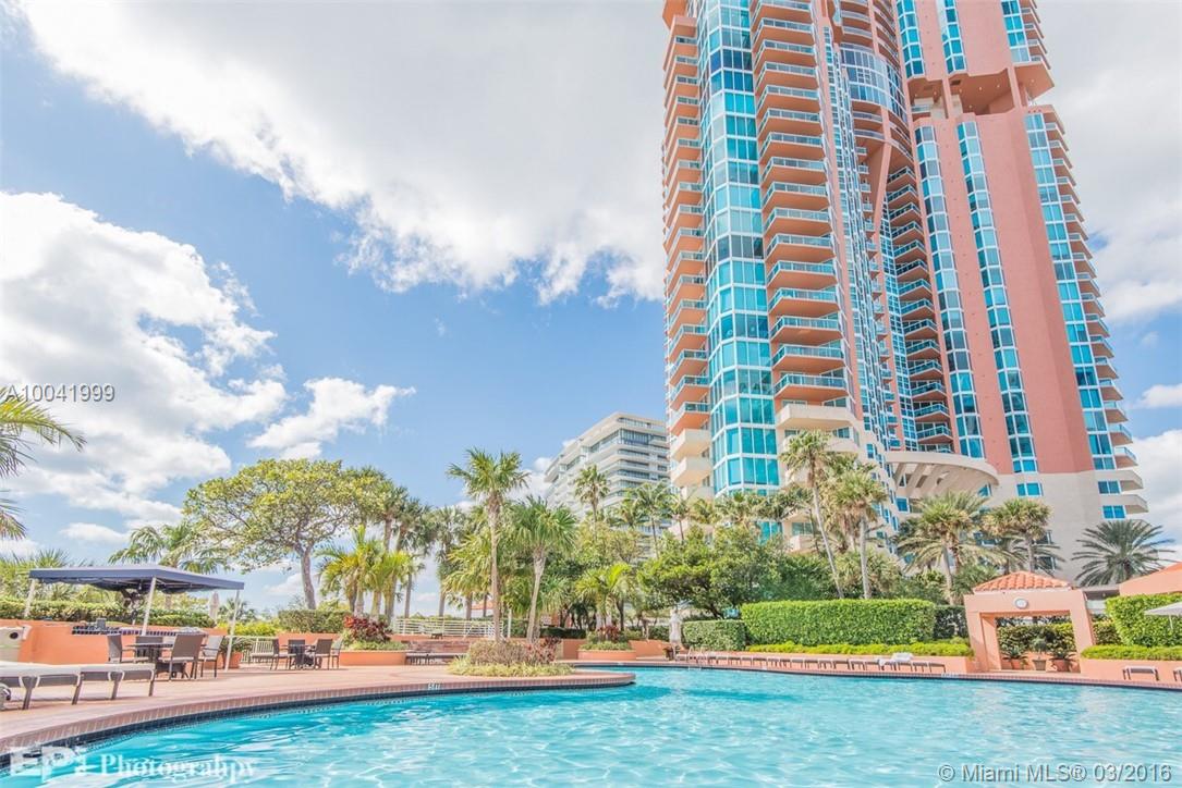 Rarely available High floor 2 bedroom with City and Ocean views ! A must see to appreciate. Available immediately. Easy to show!