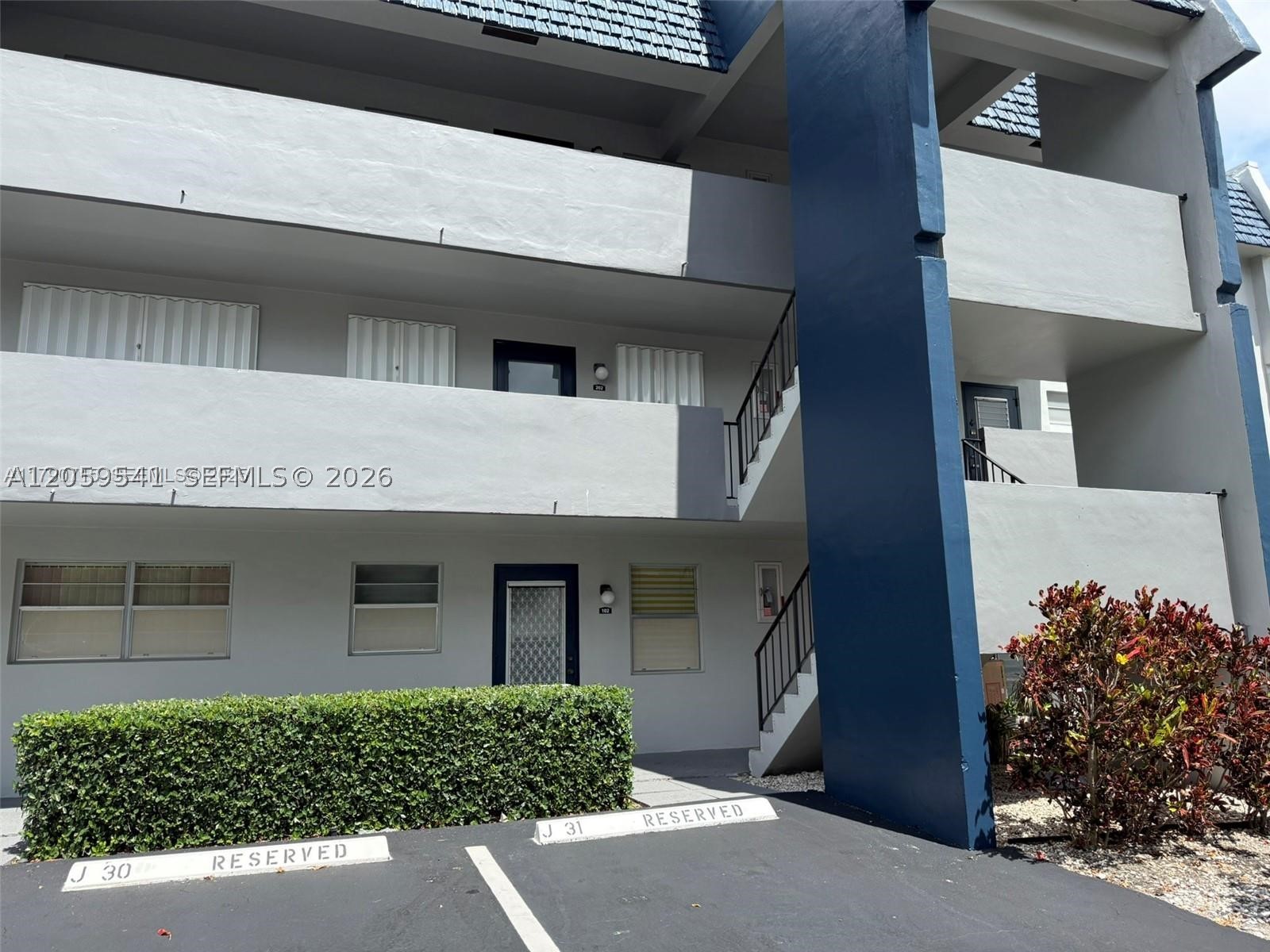ORIOLE GOLF & TENNIS CLUB - Residential