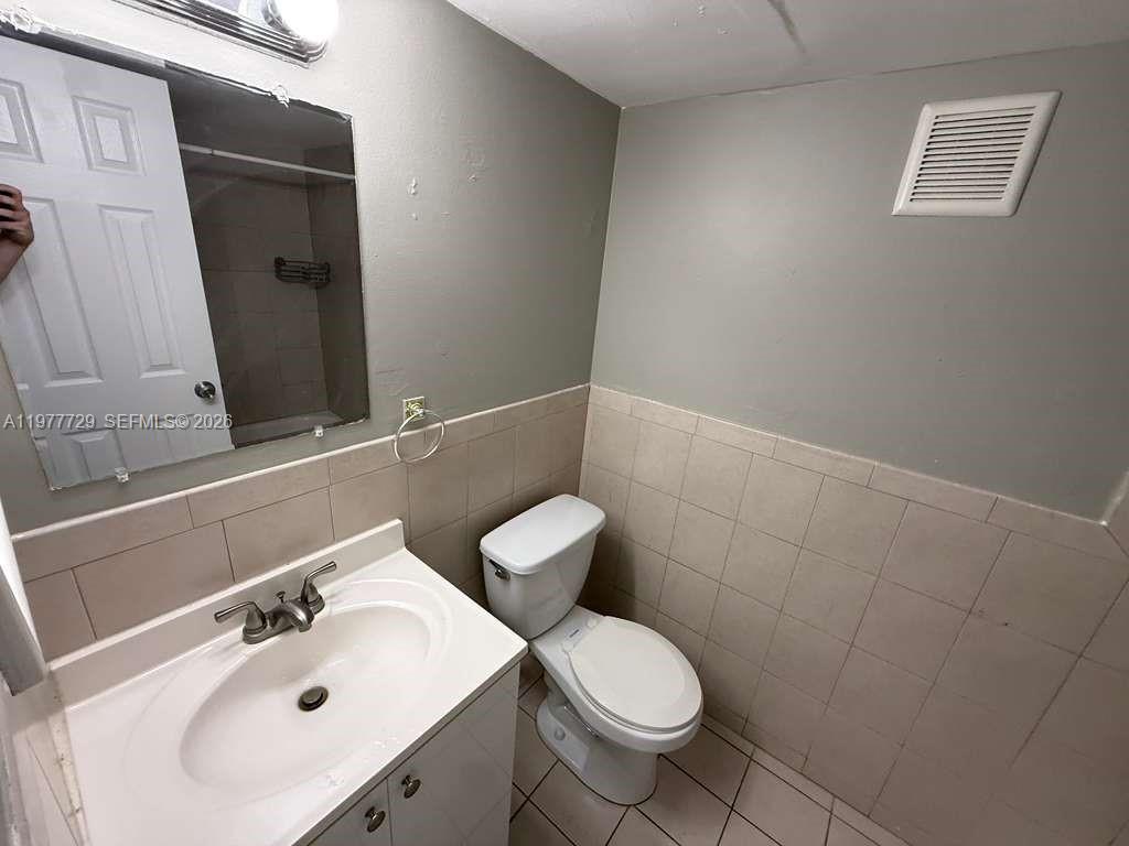 REGENCY COVE CONDO - Residential Lease