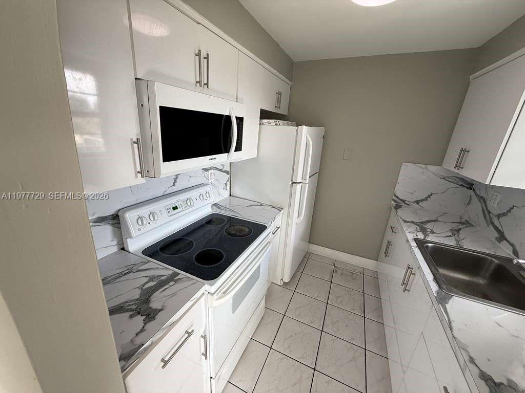 REGENCY COVE CONDO - Residential Lease
