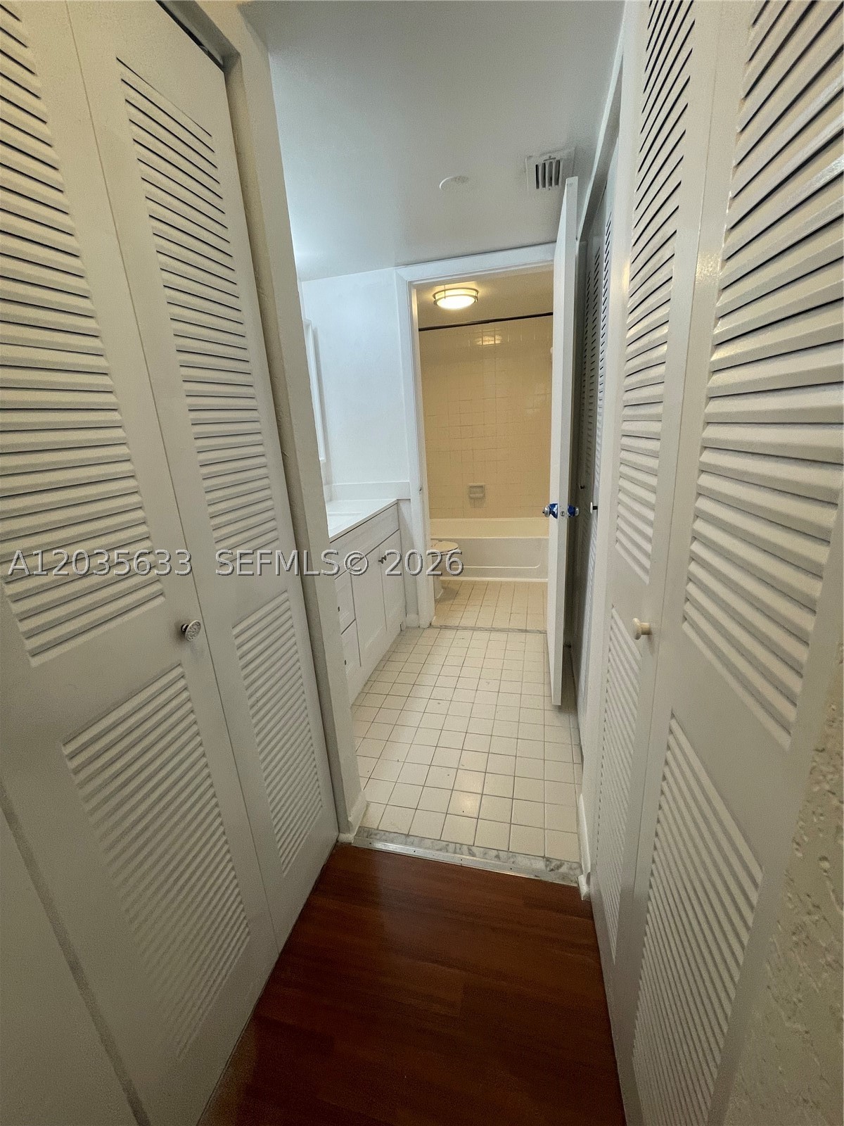 LAKEVIEW CLUB CONDO - Residential Lease