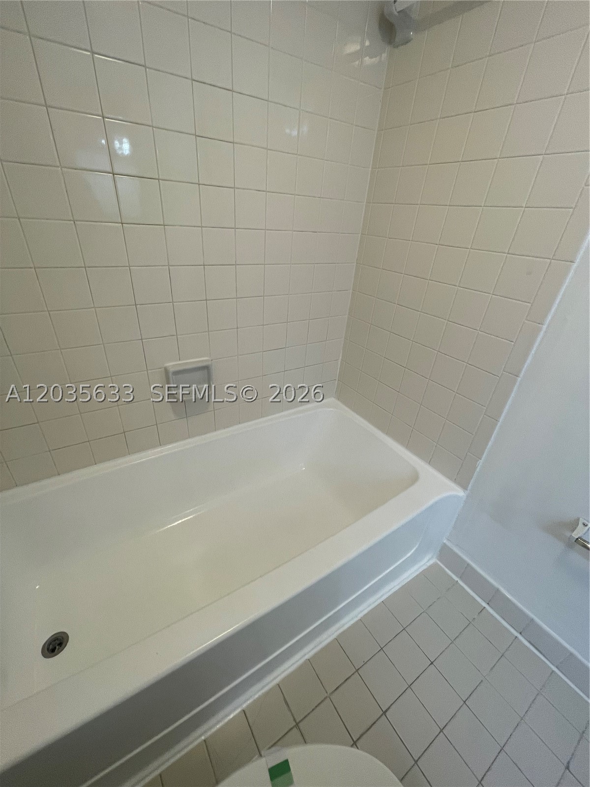LAKEVIEW CLUB CONDO - Residential Lease