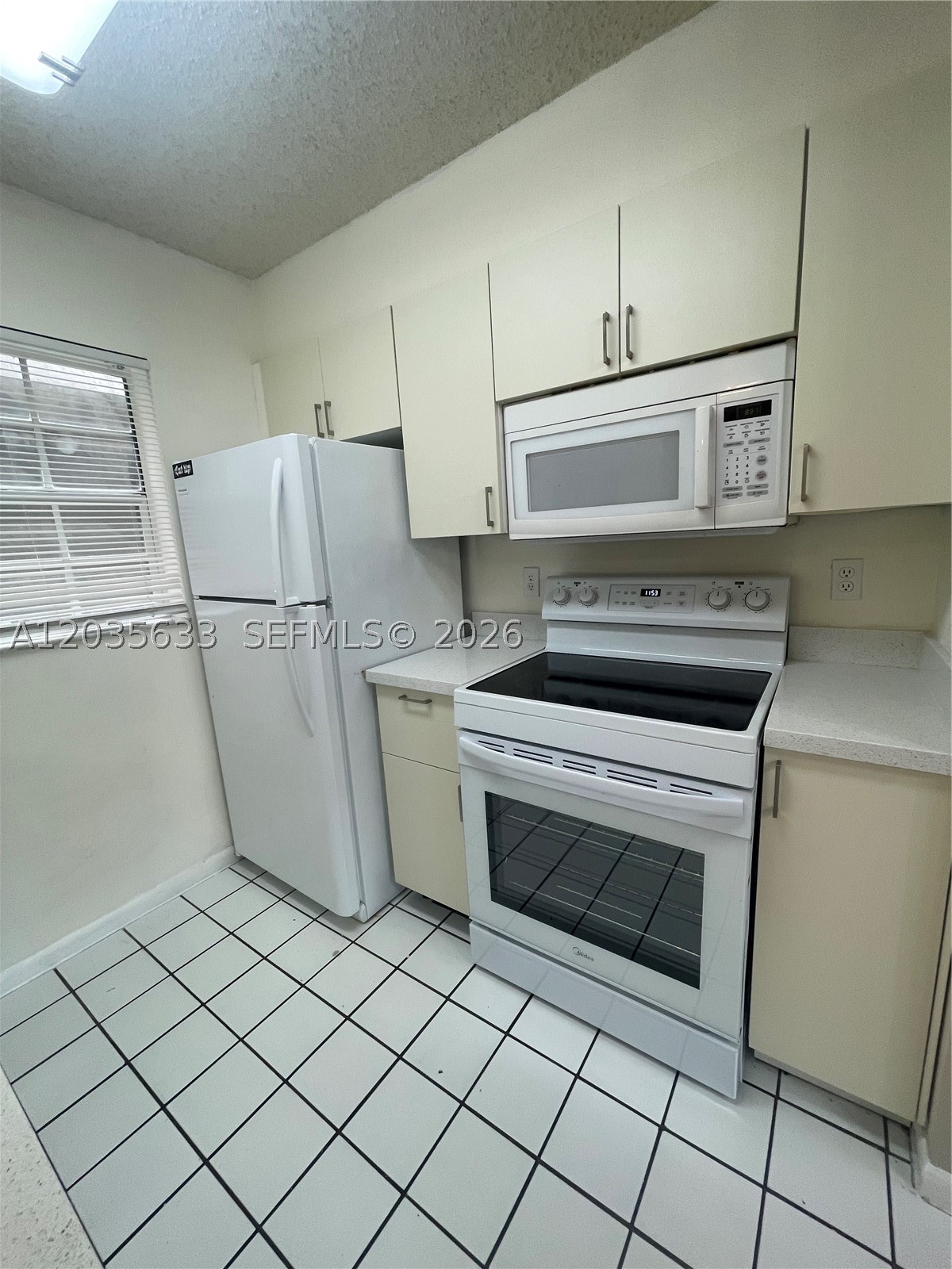 LAKEVIEW CLUB CONDO - Residential Lease